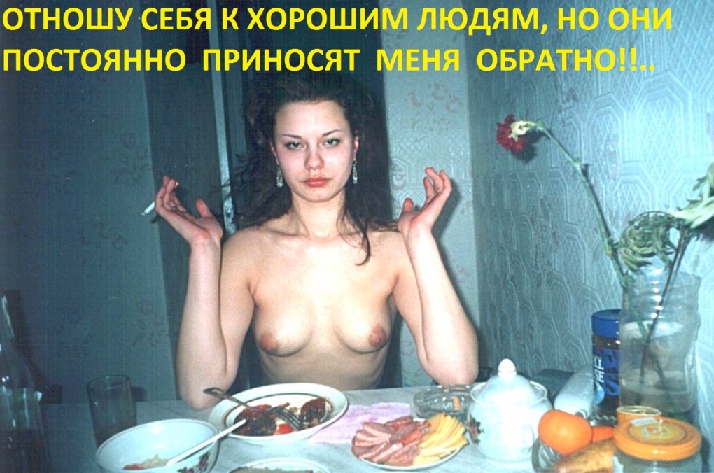 Девушка голышом на ковре