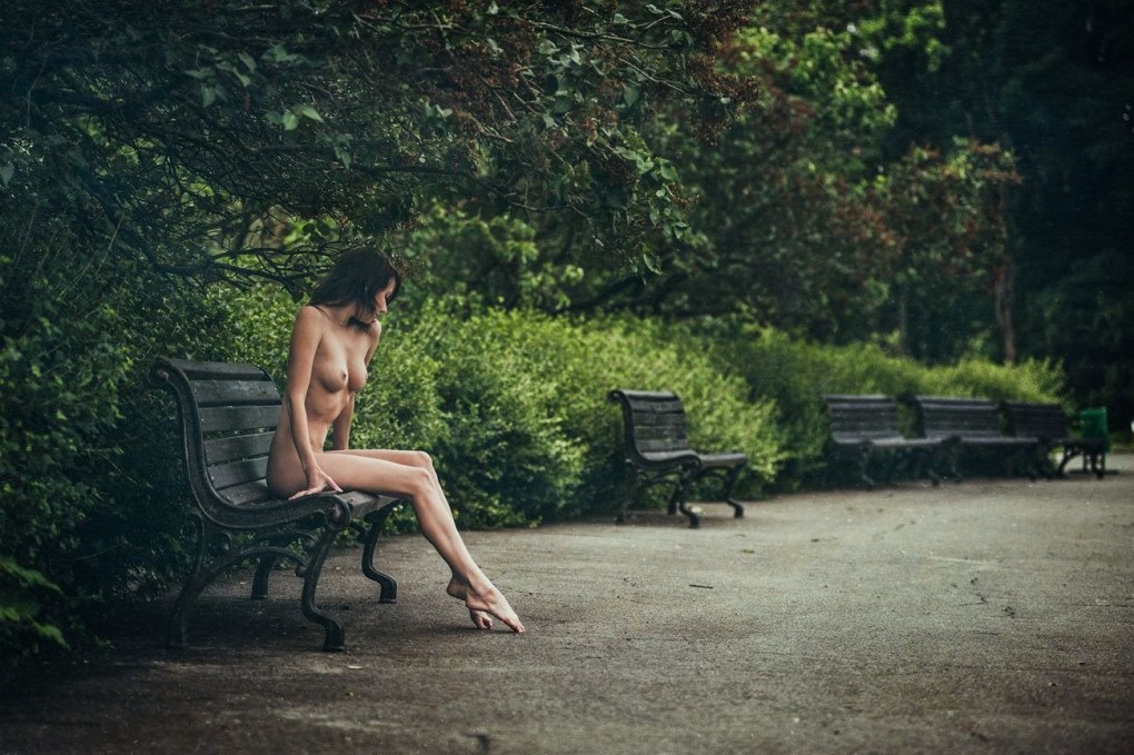Эротическая фотосессия в парке