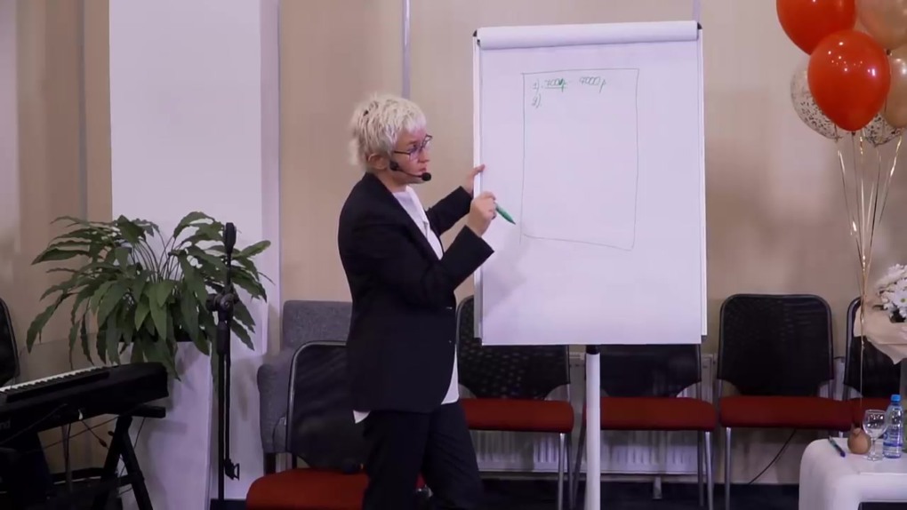 Елена Рускони в купальнике