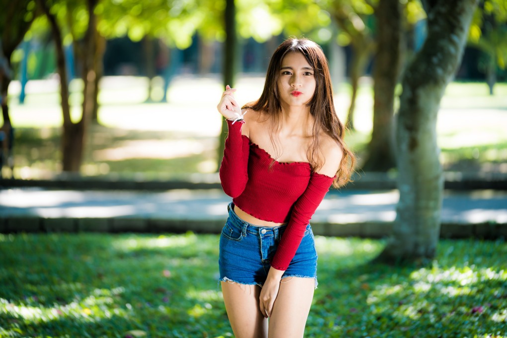 Karcia Caroline в платье