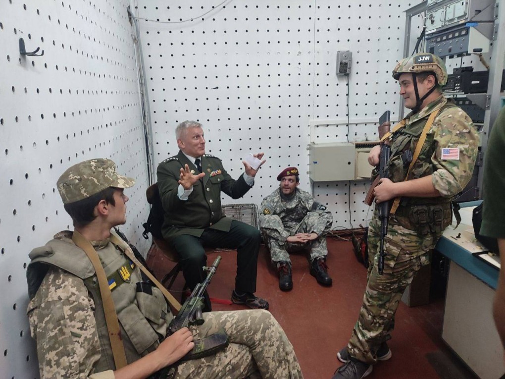 Элисон Энджел без трусов
