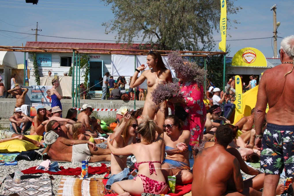 Публичная оргия на пляже