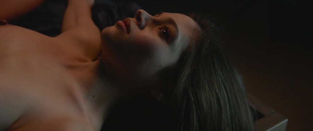 Темное зеркало актриса индиа Айсли nude
