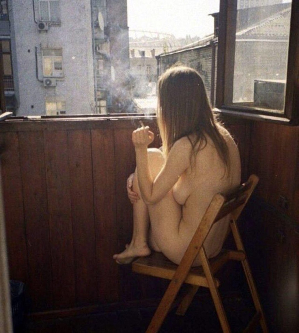 Эротическая фотосессия на балконе