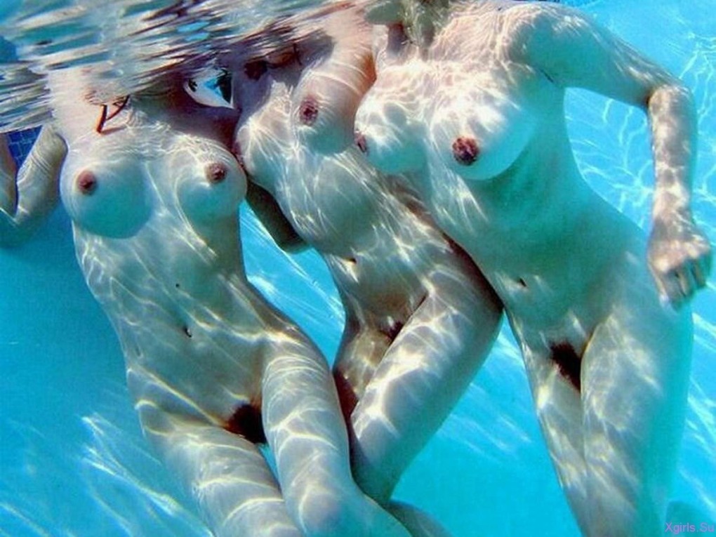 Большие сиськи под водой