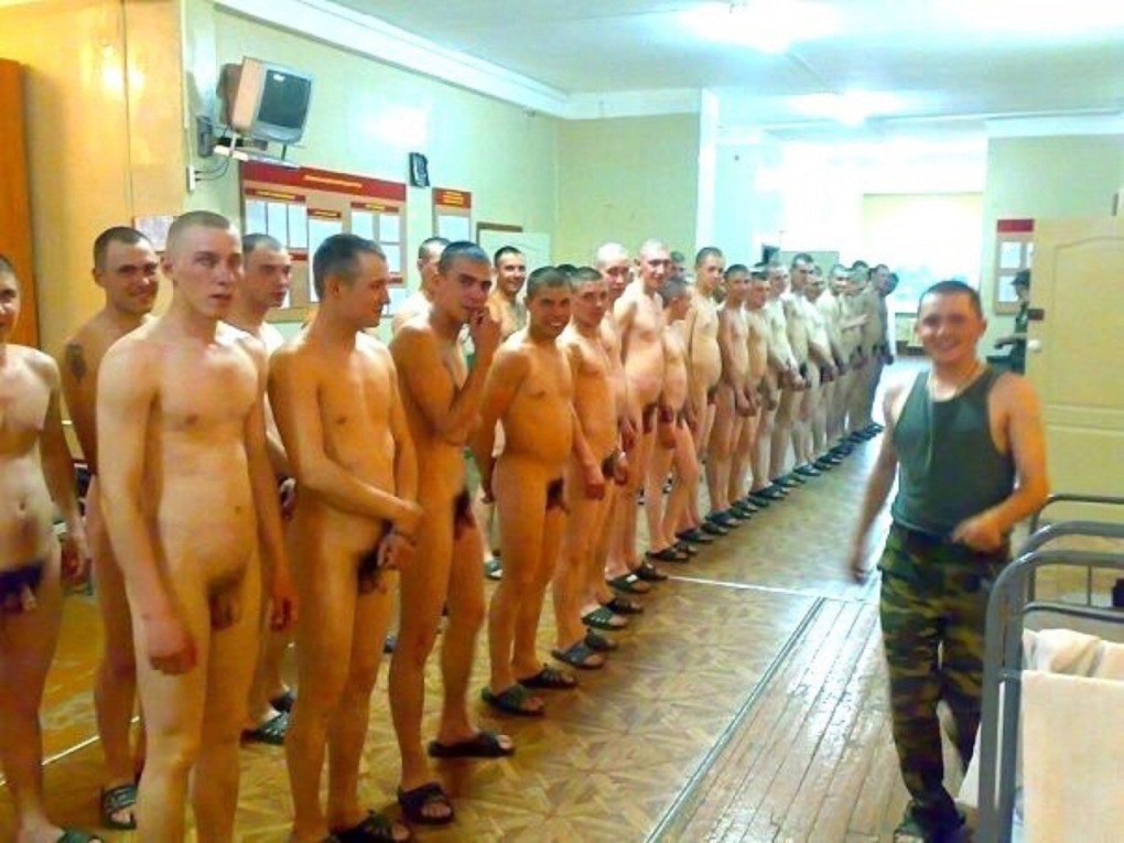 Голые парни на медосмотре в военкомате