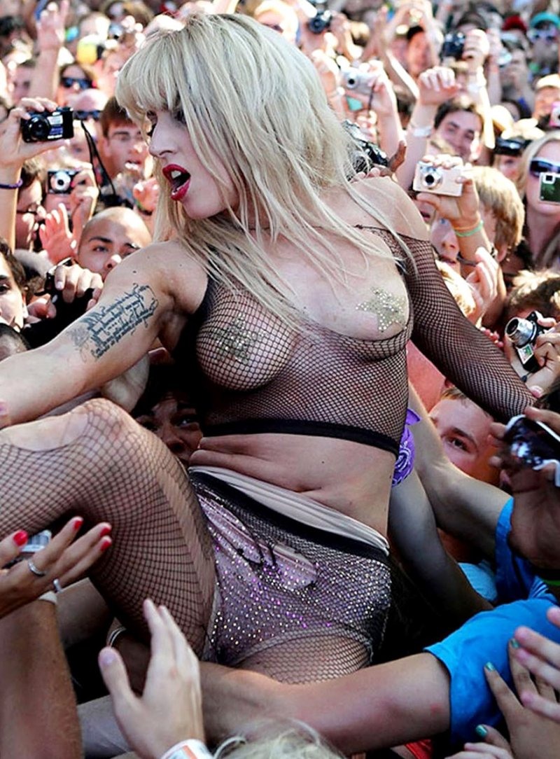 Lady Gaga topless