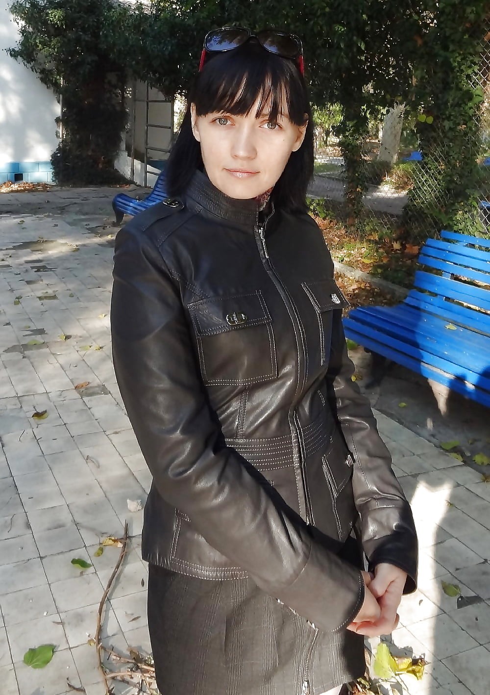 Девочки в купальниках на пляже в Анапе