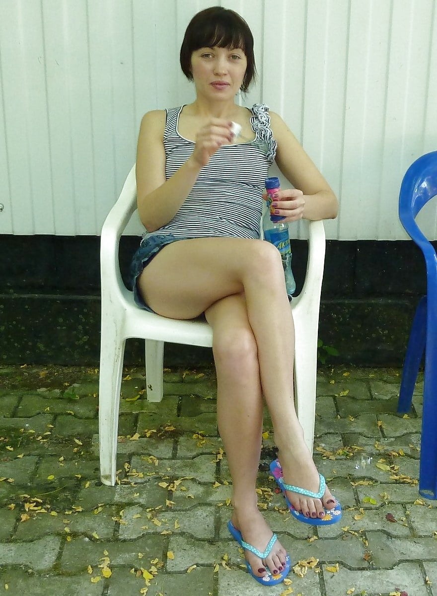 Лена Лялькина босиком