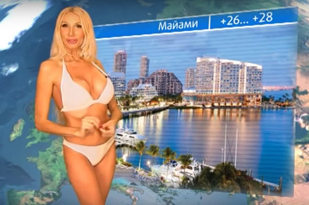 Nola Barry в юбке