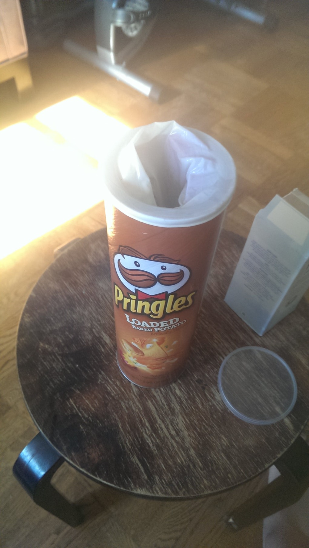 Мастурбатор из банки Pringles
