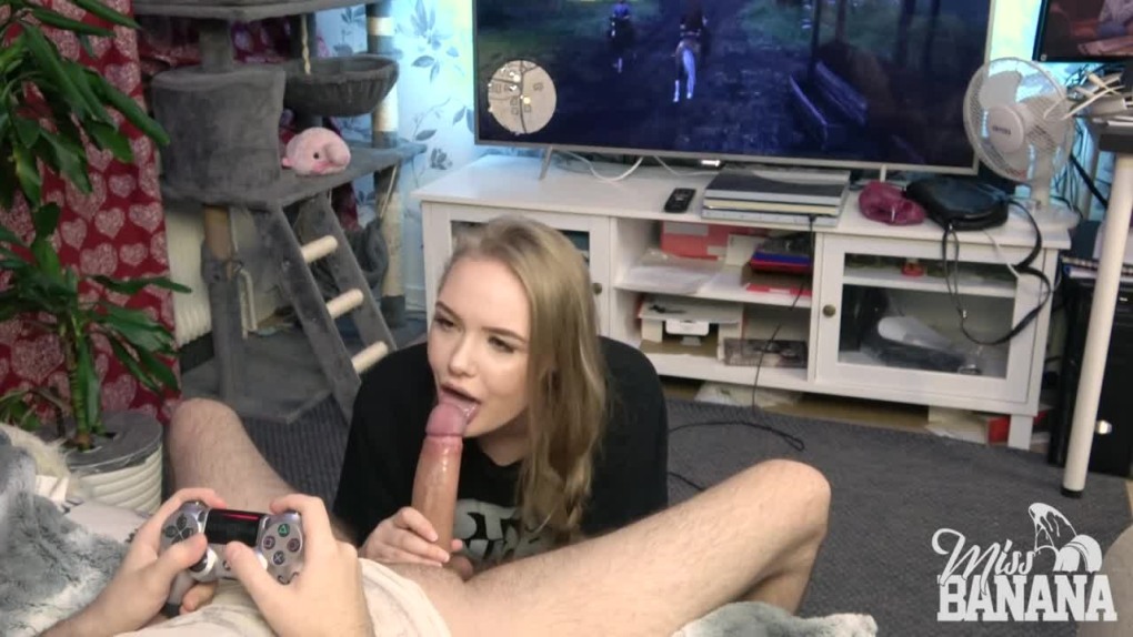 Emily Willis ебется с родителями