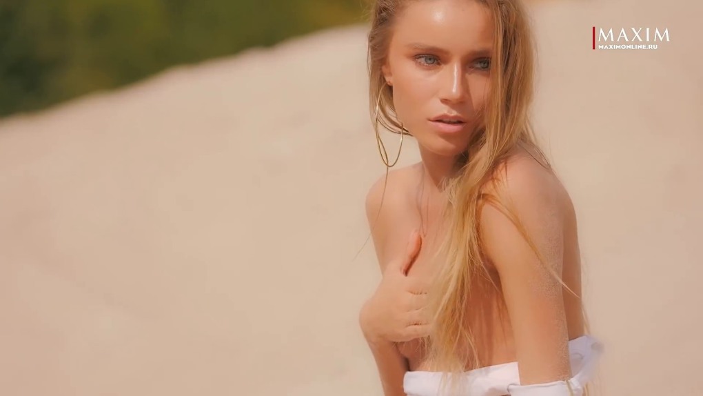 Арина Постникова ню