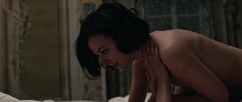 Free Preview of Analeigh Tipton naked in broken Star
