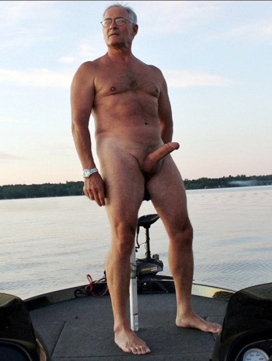 Голые зрелые мужики на море
