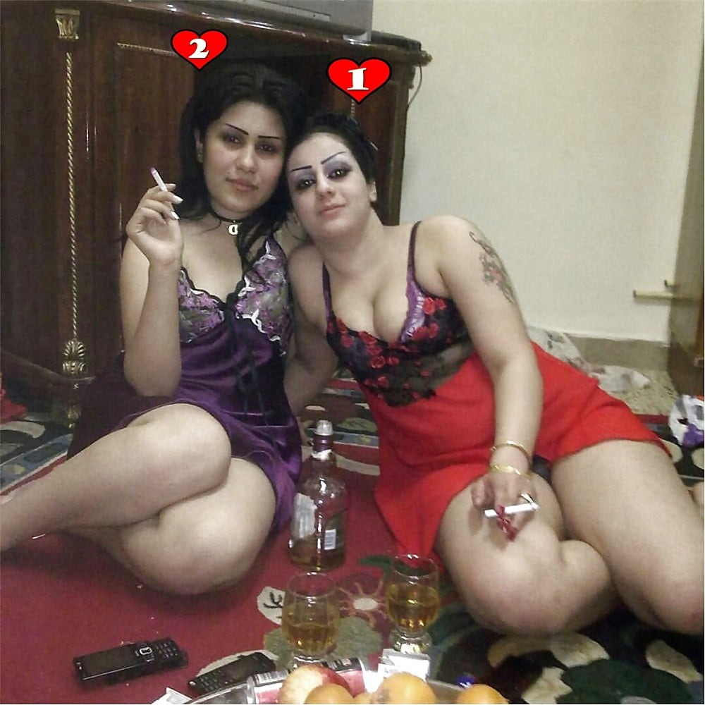 Кавказские девушки в чулках ню